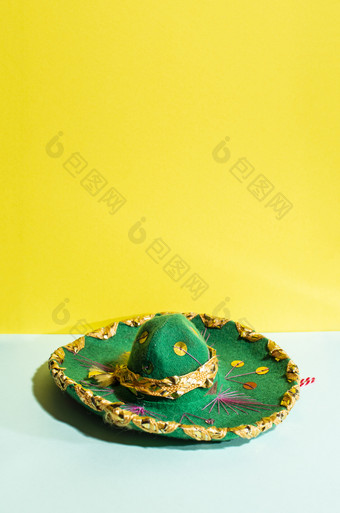 <strong>墨西哥帽子</strong>他几何黄色的和绿色柔和的语气背景绿色他与<strong>墨西哥</strong>饰品和装饰