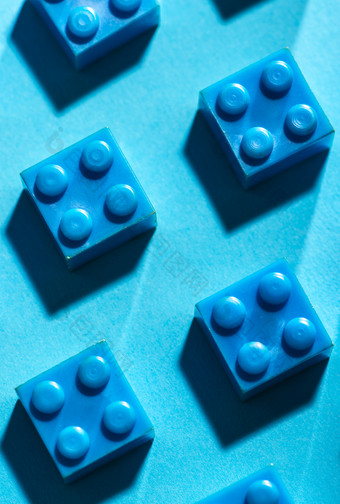 蓝色的单色的塑料几何多维数据集建设玩具几何形状纸多彩色的背景安<strong>排行</strong>孩子们rsquo玩具圆几何形状塑料砖
