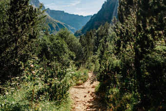 视图路径谷ordesa国家公园阿拉贡庇里牛斯山山西班牙