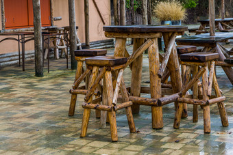 空木家具集表格与<strong>拐杖</strong>多雨的一天的有爱心的行业花园和阳台家具