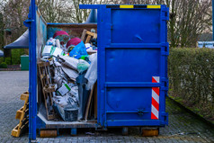 大笨重的浪费容器完整的垃圾回收概念环境意识
