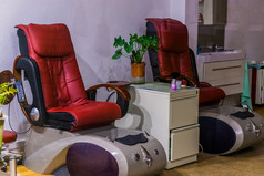 豪华的按摩椅子水疗中心治疗设备放松和医疗保健