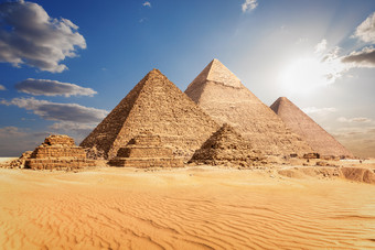 吉萨<strong>金字</strong>塔复杂的埃及美丽的日落视图吉萨<strong>金字</strong>塔复杂的埃及美丽的日落视图
