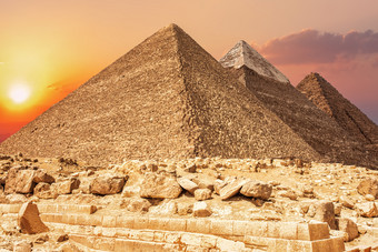 三个大多数著名的金字塔吉萨埃及三个大多数著名的金字塔吉萨埃及