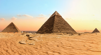 著名的吉萨金字塔的沙子沙漠埃及著名的吉萨金字塔的沙子沙漠埃及