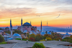 不知索菲娅和的亚洲一边伊斯坦布尔的背景日落视图不知索菲娅和的亚洲一边伊斯坦布尔的背景日落视图