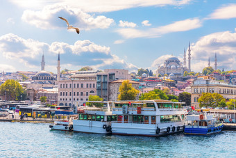 伊斯坦布尔风景视图的埃米诺努码头的鲁斯特姆帕夏清真寺和的苏莱曼尼耶清真寺伊斯坦布尔风景视图的埃米诺努码头的鲁斯特姆帕夏清真寺和的苏莱曼尼耶清真寺