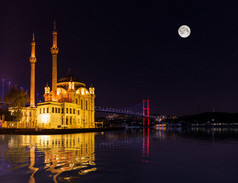 奥塔奎清真寺晚上月光视图伊斯坦布尔火鸡奥塔奎清真寺晚上月光视图伊斯坦布尔火鸡