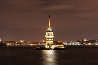 的少女rsquo塔的横跨博斯普鲁斯海峡海峡伊斯坦布尔晚上视图的少女rsquo塔的横跨博斯普鲁斯海峡海峡伊斯坦布尔晚上视图