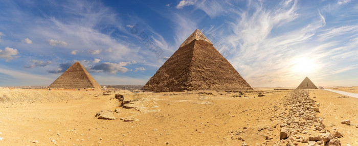 伟大的金字塔埃及美丽的沙漠全景吉萨伟大的金字塔埃及美丽的沙漠全景吉萨