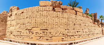 卡纳克寺庙的外墙的Ramesses3寺庙全景卢克索埃及卡纳克寺庙的外墙的Ramesses3寺庙全景卢克索埃及