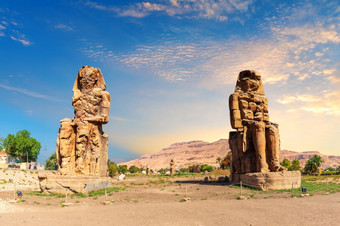 的巨人门农著名的雕像卢克索埃及的巨人门农著名的雕像卢克索埃及