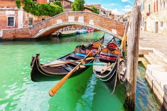 贡多拉停泊的大运河威尼斯意大利贡多拉停泊的大运河威尼斯意大利