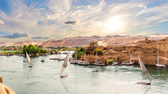 视图的尼罗河和feluccas美丽的风景阿斯旺埃及视图的尼罗河和feluccas美丽的风景阿斯旺埃及