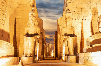 的第一个桥塔卢克索寺庙主要入口埃及的第一个桥塔卢克索寺庙主要入口埃及