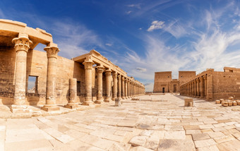 美丽的菲莱寺庙院子里全景阿斯旺埃及著名的菲莱寺庙院子里全景阿斯旺埃及
