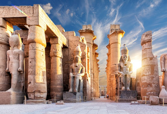 列和雕像的卢克索寺庙主要入口<strong>第一</strong>个桥塔埃及列和雕像的卢克索寺庙主要入口<strong>第一</strong>个桥塔埃及