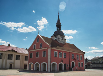 包斯卡小镇大厅装饰与旗帜拉脱维亚nad欧洲联盟历史中心包斯卡