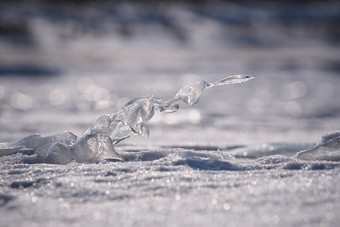 突发奇想自然特写镜头的半透明的冰形成海滩曼加尔萨拉里加拉脱维亚的开始3月水平摄影图像与非常浅景深