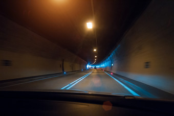 模糊隧道与车内视图