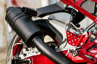 关闭特技摩托车排气管调优为技巧骑和<strong>更好</strong>的声音