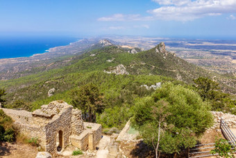 kantara塞浦路斯6月viiew从kantara城堡俯瞰的海凯里尼亚山范围和lkarpasia半岛塞浦路斯