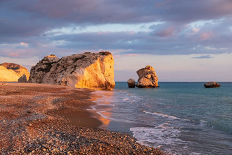 美丽的下午视图的海滩周围<strong>佩特拉</strong>touRomiou帕福斯塞浦路斯被认为是阿佛洛狄忒rsquo出生地希腊神话