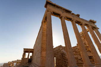 列寺庙的卫城雅典希腊拍摄从低的角度来看