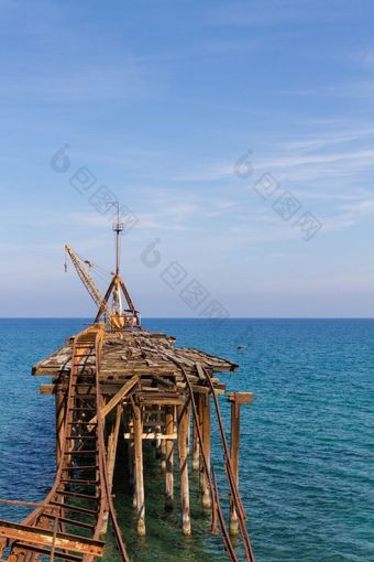 废弃的码头克塞罗斯公司老矿业港口塞浦路斯肖像