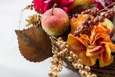传统的圣诞节装饰组成人工苹果叶子浆果和花