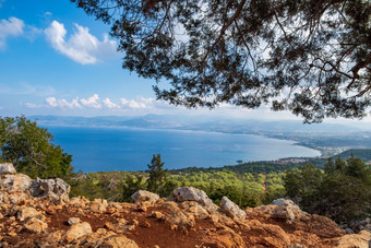 空中视图的地中海海对警察见过从阿佛洛狄忒徒步旅行小道阿卡玛斯半岛塞浦路斯