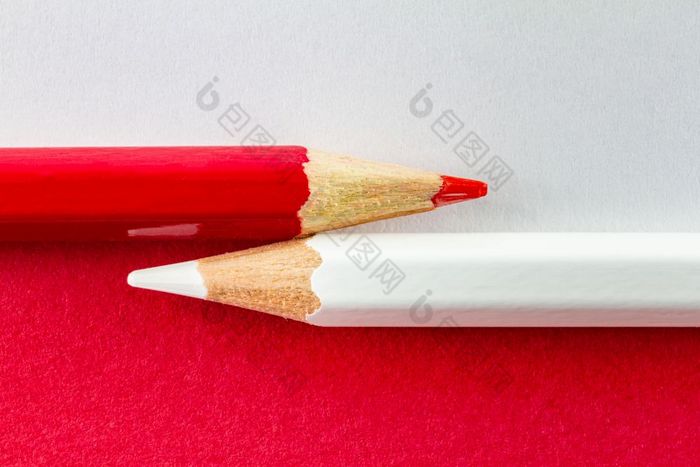 红色的和白色颜色铅笔红色的和白色背景颜色论文安排水平极简主义作文
