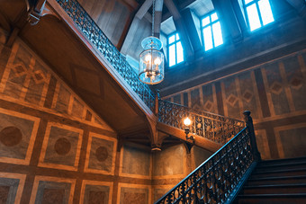 中世纪的木楼梯宫橙色和蒂尔颜色<strong>巴黎</strong>法国中世纪的木楼梯的宫枫丹白露