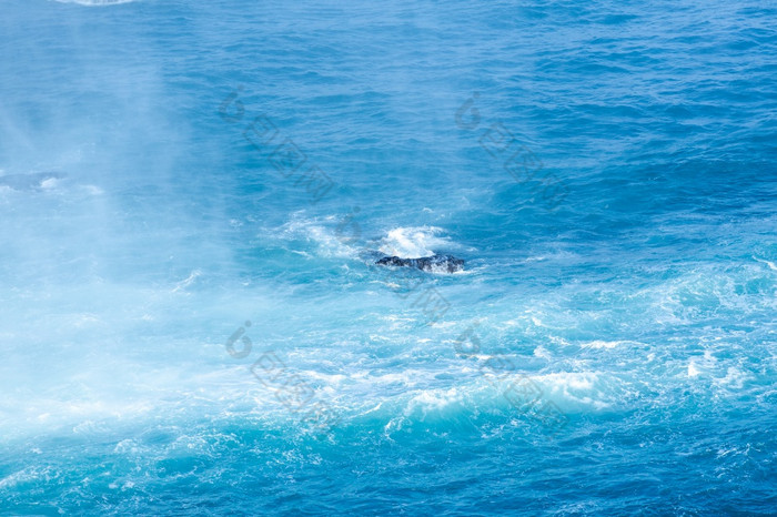 蓝色的略波浪平静海安塔利亚