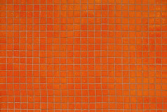 墙橙色瓷砖与小马赛克广场