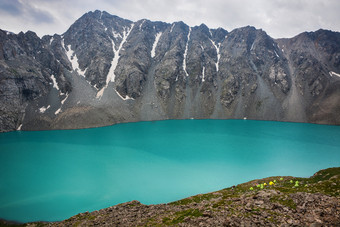 美妙的山景观湖高地峰美世界风景如画的视图附近阿拉库尔湖特斯基alatoo山tian-shan警察局吉尔吉斯斯坦