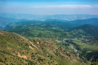 <strong>田园</strong>夏天景观与徒步旅行小道的山与美丽的新鲜的绿色山牧场蓝色的天空和云tian-shan吉尔吉斯斯坦<strong>田园</strong>夏天景观与徒步旅行小道的山与美丽的新鲜的绿色山牧场