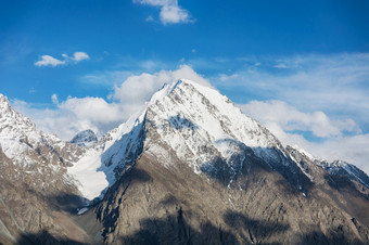 山景观视图吉尔吉斯斯坦岩石雪和石头山谷视图山全景柯尔克孜族alatoo山tian-shan下古菌吉尔吉斯斯坦山景观视图吉尔吉斯斯坦岩石雪和石头山谷视图山全景