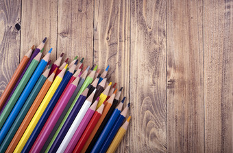彩色的木铅笔木<strong>基地教育</strong>和学校概念