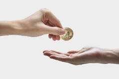 支付比特币手使用比特币数字技术白色背景货币区块链技术概念