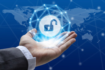 网络安全数据保护业务技术隐私概念手持有全球网络安全和紧迫的解锁图标与<strong>虚拟屏幕</strong>