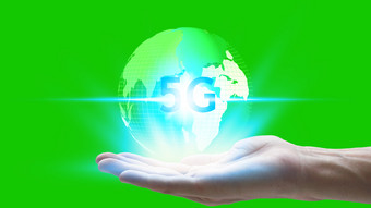 手持有网络使用技术与虚拟屏幕图标绿色屏幕背景技术互联网全球网络概念