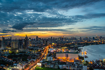 曼谷泰<strong>国</strong>7月天空视图曼谷与摩天大楼的业务区曼谷沿着的<strong>潮</strong>phraya成河的在美丽的《暮光之城》给的城市现代<strong>风</strong>格