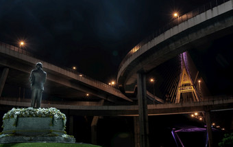 samutprakan泰国俊美丽的《暮光之城》场景的普密蓬桥也已知的的工业环路桥的桥十字架的潮phraya河