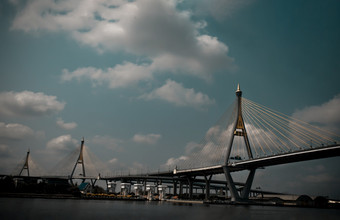 曼谷泰国三月普密蓬悬架桥交叉在潮phraya河下午一个的大多数美丽的桥梁泰国焦点具体地说