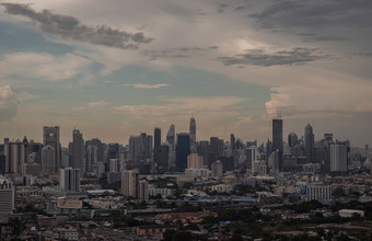 曼谷泰国三月美丽的风景视图在大metropol城市亚洲与高建筑和摩天大楼背景