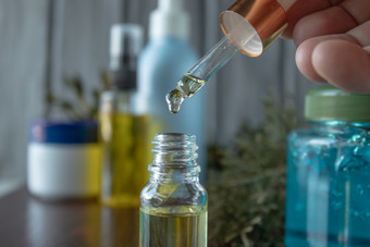 自然化妆品至关重要的石油瓶与吸管面部身体治疗首页至关重要的石油瓶护肤品产品