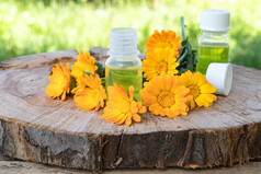 芳香疗法至关重要的石油与聚花木背景自然提取酊聚药用植物芳香疗法至关重要的石油与聚花木背景自然提取酊聚