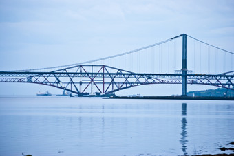弗斯出来的桥梁在的弗斯出来苏格兰