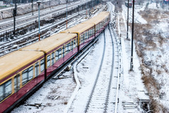 雪铁路铁路跟踪覆盖与雪的冬天